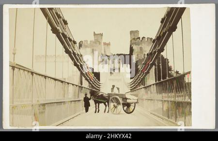 Art inspiré par le pont vers le château de Conwy, le pont suspendu et la passerelle, Conway, au nord du pays de Galles, A. Findlow, pays de Galles, ch. 1860 - c. 1865, carton, papier, imprimé albumine, hauteur 105 mm × largeur 61 mm, oeuvres classiques modernisées par Artotop avec une touche de modernité. Formes, couleur et valeur, impact visuel accrocheur sur l'art émotions par la liberté d'œuvres d'art d'une manière contemporaine. Un message intemporel qui cherche une nouvelle direction créative. Artistes qui se tournent vers le support numérique et créent le NFT Artotop Banque D'Images