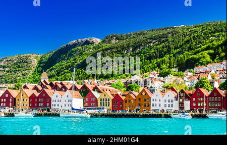 Maisons colorées dans le quartier historique de Bryggen à Bergen, site de l'UNESCO en Norvège Banque D'Images