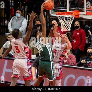 6 février 2022, Piscataway, New Jersey, États-Unis: Pendant l'action Big Ten de basket-ball entre les Spartans de l'État du Michigan et les Rutgers Scarlet Knights à Jersey Mikes Arena à Piscataway, New Jersey, le samedi 5 2022 février.Rutgers bouleverser l'État du Michigan 84-63.Duncan Williams/CSM Banque D'Images