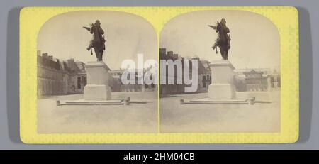 Art inspiré par la statue équestre du roi Louis XIV de France dans la cour du château de Versailles, Cour Royale et Statue de Louis XIV, résidences impériales (titre de série), Ernest Eléonor Pierre Lamy, Versailles, c. 1860 - c. 1880, carton, imprimé albumine, hauteur 85 mm × largeur, oeuvres classiques modernisées par Artotop avec une touche de modernité. Formes, couleur et valeur, impact visuel accrocheur sur l'art émotions par la liberté d'œuvres d'art d'une manière contemporaine. Un message intemporel qui cherche une nouvelle direction créative. Artistes qui se tournent vers le support numérique et créent le NFT Artotop Banque D'Images