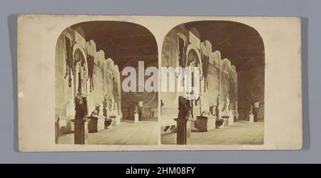 Art inspiré par l'intérieur d'une salle avec des sculptures et des chaînes dans le Campo Santo à Pise, la galerie des chaînes de Campo Santo. Pise, Campo Santo, c. 1850 - c. 1880, support photographique, carton, imprimé albumine, hauteur 83 mm × largeur 175 mm, oeuvres classiques modernisées par Artotop avec une touche de modernité. Formes, couleur et valeur, impact visuel accrocheur sur l'art émotions par la liberté d'œuvres d'art d'une manière contemporaine. Un message intemporel qui cherche une nouvelle direction créative. Artistes qui se tournent vers le support numérique et créent le NFT Artotop Banque D'Images