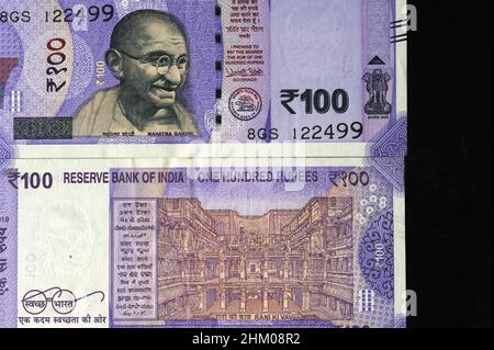 Inde Asie Mars 21 2021Face du Mahatma Gandhi et de l'inverse pas bien Rani ki vav sur une nouvelle banque cent roupies note 100 roupie monnaie indienne. Banque D'Images