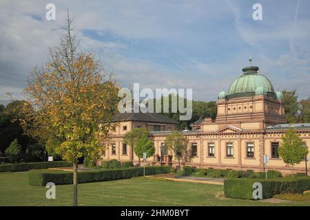 Kaiser-Wilhelms Bad dans le Kurpark à Bad Homburg, Hesse, Allemagne Banque D'Images