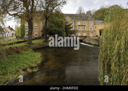 Fakenham Mill, rivière Wensem, ville de Fakenham, comté de Norfolk, Angleterre, ROYAUME-UNI Banque D'Images