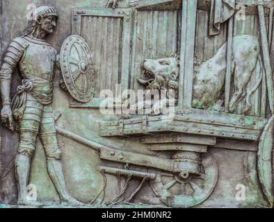 Espagne, Madrid - 6 mars 2021 : relief en bronze avec la scène Don Quichotte. Par Jose Piquer Duart, 1835. Aventure des lions. Miguel de Cervantes monumen Banque D'Images