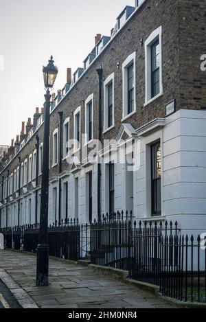 Merrick Square bordée de maisons de ville avec terrasse victorienne, Southwark, Londres, Angleterre, Royaume-Uni Banque D'Images