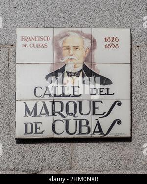 Plaque de rue Marquis de Cubas, architecte et homme politique espagnol datant du 19th siècle. Peint par Ruiz de Luna. Madrid, Espagne Banque D'Images