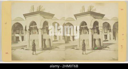 Art inspiré par Water Well dans la cour de la mosquée du Sultan Ahmet, Istanbul, Brunnen im Hofe der Moschee des Sultans Hamet, Constantinople, éditeur: E. Linde & Co. (Sophus Williams), Sultan Ahmetmoskee, éditeur: Berlin, 1873 - 1890, carton, Papier, imprimé albumine, hauteur 88 mm, oeuvres classiques modernisées par Artotop avec une touche de modernité. Formes, couleur et valeur, impact visuel accrocheur sur l'art émotions par la liberté d'œuvres d'art d'une manière contemporaine. Un message intemporel qui cherche une nouvelle direction créative. Artistes qui se tournent vers le support numérique et créent le NFT Artotop Banque D'Images