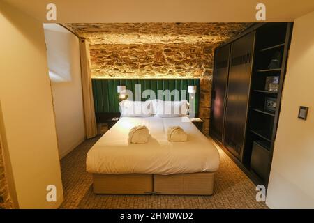 Une chambre à l'intérieur de l'hôtel Bodmin Jail à Cornwall Banque D'Images