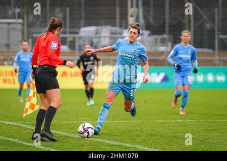 Francfort, Allemagne.06th févr. 2022.Francfort, Allemagne, février 6th Luisa Wensing (22 Freiburg) lors du match FlyerAlarm Frauen-Bundesliga 2021/2022 entre Eintracht Frankfurt et SC Freiburg au stade de Brentanobad à Francfort-sur-le-main, en Allemagne.Norina Toenges/Sports Press Phot Credit: SPP Sport Press photo./Alamy Live News Banque D'Images