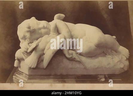 Art inspiré par la statue en marbre Dove Sleeping par A. Icasse, Dove Sleeping, statuette en marbre, par A. Icasse, France, Exposition internationale 1874, William England, Londres, 1874, carton, Imprimé albumine, hauteur 109 mm × largeur 166 mm, oeuvres classiques modernisées par Artotop avec une touche de modernité. Formes, couleur et valeur, impact visuel accrocheur sur l'art émotions par la liberté d'œuvres d'art d'une manière contemporaine. Un message intemporel qui cherche une nouvelle direction créative. Artistes qui se tournent vers le support numérique et créent le NFT Artotop Banque D'Images