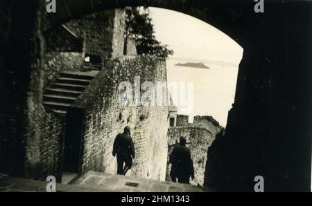 La Seconde Guerre mondiale WW2 soldats allemands envahissent la France - 6 août 1940, (France) - le Mont-Saint-Michel Banque D'Images