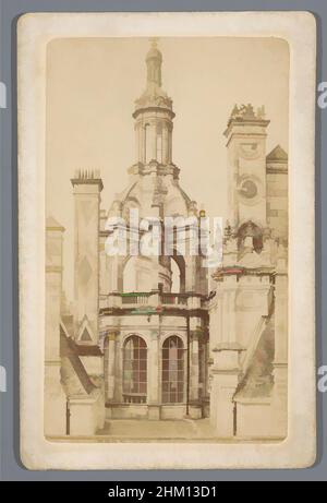 Art inspiré par Lanterne au-dessus de l'escalier en double spirale dans le château de Chambord, France, Lanterne du Grand Escalier, Château de Chambord, Chambord, 1855 - 1885, papier, Carton, imprimé albumine, hauteur 106 mm × largeur 69 mm, oeuvres classiques modernisées par Artotop avec une touche de modernité. Formes, couleur et valeur, impact visuel accrocheur sur l'art émotions par la liberté d'œuvres d'art d'une manière contemporaine. Un message intemporel qui cherche une nouvelle direction créative. Artistes qui se tournent vers le support numérique et créent le NFT Artotop Banque D'Images