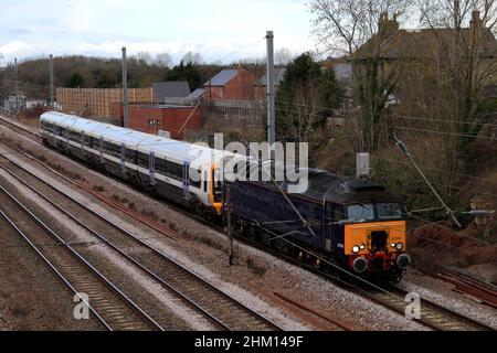 57310 Pride of Cumbria tirant 465244 unité sud-est, East Coast main Line Railway près de Grantham, Lincolnshire, Angleterre, Royaume-Uni Banque D'Images