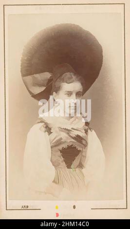 Art inspiré par Portrait d'une jeune femme inconnue en costume Thurgausche, Thourgovie, costumes Suisses, Traugott Richard, Männedorf, 1880, papier, carton, imprimé albumine, hauteur 108 mm × largeur 65 mm, oeuvres classiques modernisées par Artotop avec une touche de modernité. Formes, couleur et valeur, impact visuel accrocheur sur l'art émotions par la liberté d'œuvres d'art d'une manière contemporaine. Un message intemporel qui cherche une nouvelle direction créative. Artistes qui se tournent vers le support numérique et créent le NFT Artotop Banque D'Images