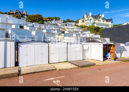 Cabanes de plage 'les Courlis' à Sainte-adresse, France. Banque D'Images