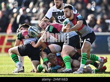 Twickenham, Royaume-Uni.06th févr. 2022.Rugby, premier ministre.Harlequins V sale Sharks.La fonction Stiop.Twickenham.Danny Care (Harlequins) passe lors du match de rugby Harlequins V sale Sharks Gallagher Premiership.Credit: Sport en images/Alamy Live News Banque D'Images