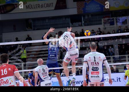 Trento, Italie.06th févr. 2022.Attaque de Srecko Lisinac (ITAS Trentin) pendant ITAS Trentin vs Leo Shoes Modène, Volleyball Italien Serie A Men SuperLeague Championship Championship à Trento, Italie, février 06 2022 crédit: Independent photo Agency/Alay Live News Banque D'Images
