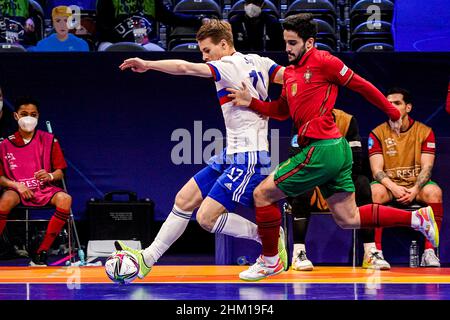 AMSTERDAM, PAYS-BAS - FÉVRIER 6 : Anton Sokolov de Russie, Tomas Paco du Portugal pendant le Futsal des hommes Euro 2022 finale entre le Portugal et la Russie au Ziggo Dome le 6 février 2022 à Amsterdam, pays-Bas (photo de Jeroen Meuwsen/Orange Pictures) Banque D'Images