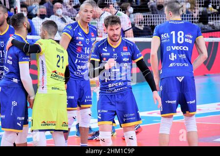 Trento, Italie.06th févr. 2022.Bruno Rezende (Leo Shoes Modène) pendant ITAS Trentino vs Leo Shoes Modène, Volleyball Italien Serie A Men SuperLeague Championship à Trento, Italie, février 06 2022 crédit: Independent photo Agency/Alamy Live News Banque D'Images