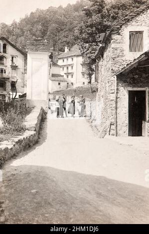 Famille ambum d'une jeune fille suisse riche pendant ses vacances d'été. Ici à Fobello (Italie) Banque D'Images