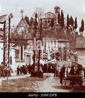 Famille ambum d'une jeune fille suisse riche pendant ses vacances d'été.Ici au sanctuaire de Montevecchia, dans le nord de l'Italie Banque D'Images