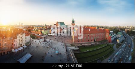 Vue panoramique aérienne de la place du Château Château Château Château de Varsovie au coucher du soleil - Varsovie, Pologne Banque D'Images