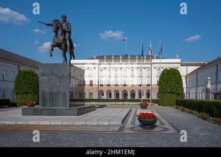 Palais présidentiel et monument Jozef Poniatowski créé par Bertel Thorvaldsen en 1829 - Varsovie, Pologne Banque D'Images