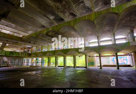 Il a abandonné Un bâtiment de style brutaliste et un centre de formation de l'ancien prêtre, le Séminaire Saint-Pierre à Cardross, Argyll et Bute, en Écosse Banque D'Images