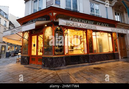 Paris, France-04 février 2022 : boulangerie et pâtisserie française traditionnelle au petit Versailles du Marais située dans le quartier du Marais. Inscription i Banque D'Images