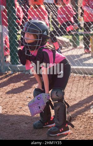 Filles de 5 ans à l'école de l'Indiana équipe de softball de Lassie League. Banque D'Images