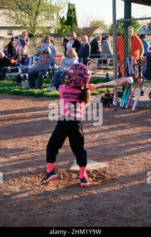 Filles de 5 ans à l'école de l'Indiana équipe de softball de Lassie League. Banque D'Images