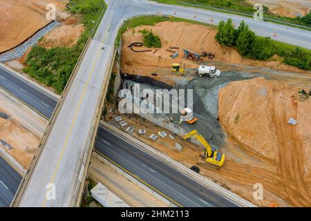 Restauration Grand pont dans le chantier de construction de routes dans la rénovation d'un échangeur de routes moderne aux Etats-Unis Banque D'Images