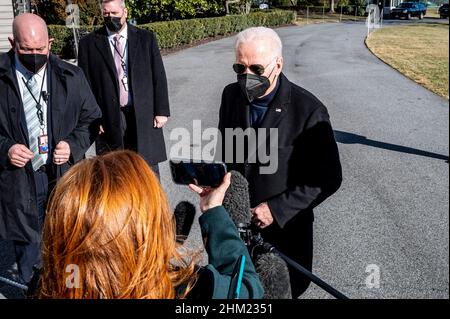 Washington, DC, États-Unis.6th févr. 2022.6 février 2022 - Washington, DC, États-Unis: Le président JOE BIDEN s'est entretenir avec la presse après son retour à la Maison Blanche via Marine One.(Image de crédit : © Michael Brochstein/ZUMA Press Wire) Banque D'Images