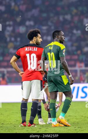 CAMEROUN, Yaoundé, février 06 2022 - Mohamed Salah d'Egypte et Sadio Mane du Sénégal pendant la finale de la coupe d'Afrique des Nations entre le Sénégal et l'Egypte au Stade d'Olembe, Yaoundé, CMR 06/02/2022 photo SFSSI Credit: Sebo47/Alay Live News Banque D'Images