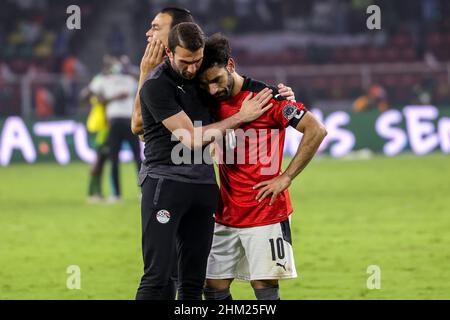 CAMEROUN, Yaoundé, février 06 2022 - Mohamed Salah d'Egypte a été abattu après avoir perdu le match lors de la finale de la coupe d'Afrique des Nations entre le Sénégal et l'Egypte au Stade d'Olembe, Yaoundé, CMR 06/02/2022 photo SSSI Credit: Sebo47/Alamy Live News Banque D'Images