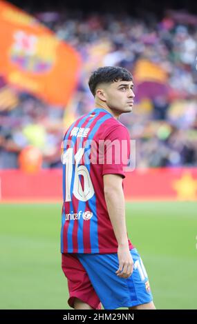 Sabadell, Barcelone, Espagne.6th févr. 2022.Barcelone Espagne 06.02.2022 Pedri Gonzalez (FC Barcelone) regarde pendant la Liga Santander entre le FC Barcelone et l'Atletico de Madrid au Camp Nou le 06 février 2022 à Barcelone.(Credit image: © Xavi Urgeles/ZUMA Press Wire) Credit: ZUMA Press, Inc./Alamy Live News Banque D'Images