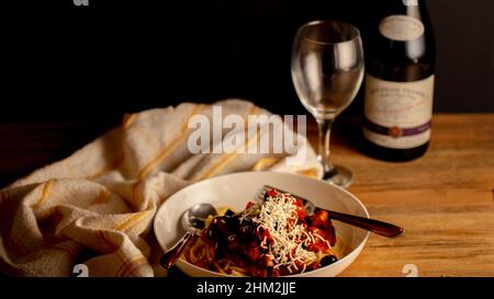 Spaghetti alla Norma, un plat traditionnel de pâtes de Sicile Banque D'Images