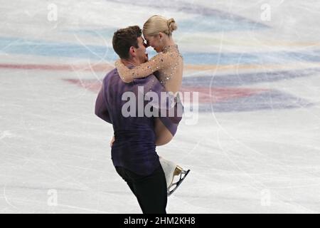 Pékin, Chine. 7th févr. 2022. Alexa Knierim et Brandon Frazier des États-Unis se jouent lors de la compétition de l'équipe de patinage artistique de pair dans le stade intérieur de la capitale aux Jeux Olympiques d'hiver de Beijing 2022 le 7 février 2022. Photo de Richard Ellis/UPI crédit: UPI/Alay Live News Banque D'Images