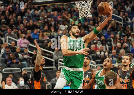 Orlando, Floride, États-Unis, 6 février 2022,Le joueur des Boston Celtics, Jayson Tatum #0, fait une mise à pied pendant la seconde moitié au centre Amway.(Crédit photo: Marty Jean-Louis) crédit: Marty Jean-Louis/Alamy Live News Banque D'Images