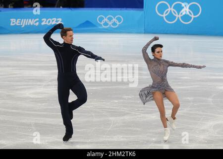 Pékin, Chine.06th févr. 2022.Madison Shock et Evan Bates des États-Unis lors de la compétition de danse sur glace dans le stade intérieur de la capitale aux Jeux Olympiques d'hiver de Beijing 2022, le lundi 7 février 2022.Photo de Richard Ellis/UPI crédit: UPI/Alay Live News Banque D'Images