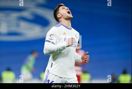 Madrid, Espagne.6th févr. 2022.Luka Jovic, du Real Madrid, réagit lors d'un match de football espagnol de première division entre le Real Madrid et Grenade CF à Madrid, Espagne, le 6 février 2022.Credit: Gustavo Valiente/Xinhua/Alamy Live News Banque D'Images