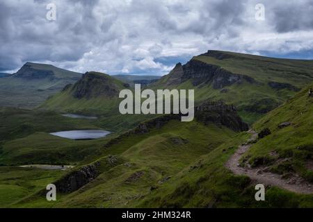 Le Quiraing à pied sur l'île de Skye en Ecosse Banque D'Images