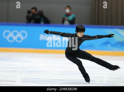 Pékin, Chine.7th févr. 2022.Hanyu Yuzuru, du Japon, s'entraîne au stade Capital Indoor de Beijing, capitale de la Chine, le 7 février 2022.Crédit : CAO CAN/Xinhua/Alay Live News Banque D'Images