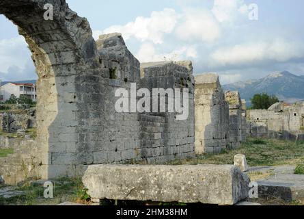 Croatie, Solin.Ancienne ville de Salona.Colonia Martia Ivlia Valeria.C'était la capitale de la province romaine de Dalmatie.Ruines de l'amphithéâtre, construit dans la seconde moitié du 2nd siècle après J.-C. Banque D'Images