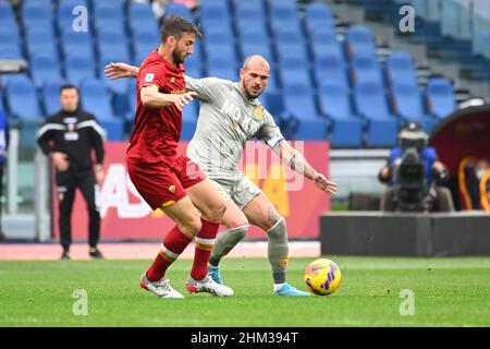 Rome, Italie.5th févr. 2022.Bryan Cristante de A.S. Roma et Stefano Sturaro de Gênes CFC pendant les 24th jours de la série A Championship entre A.S. Roma vs Gênes CFC le 5th février 2022 au Stadio Olimpico à Rome, Italie.(Credit image: © Domenico Cippitelli/Pacific Press via ZUMA Press Wire) Banque D'Images