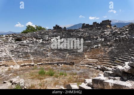 Fethiye, Mugla, Turquie - juin 16 2014 : amphithéâtre romain du site archéologique de Tlos, Lycia Banque D'Images