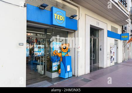 VALENCIA, ESPAGNE - 02 FÉVRIER 2022: Tedi est un détaillant allemand de bas prix non alimentaires Banque D'Images
