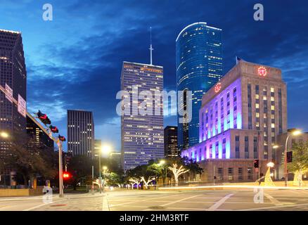 Houston - Panorama Skyline de l'hôtel de ville et du centre-ville, Texas de nuit, États-Unis Banque D'Images