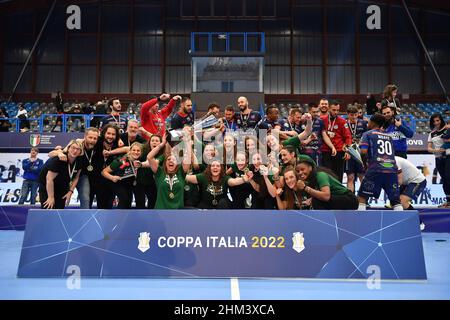 PremiazioneRaimond Handball Sassari - Conversano finale Maschile FIFH finals Coppa Italia 2022 durante Finali Coppa Italia 2022, Pallamano in Salsomaggiore terme, Italia, 06 febbraio 2022 Banque D'Images